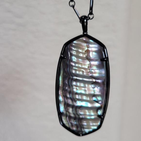 Kendra Scott Custom NUDE AAbalone Iridescent Long Reid Necklace In Gunmetal Wavy - Picture 1 of 11